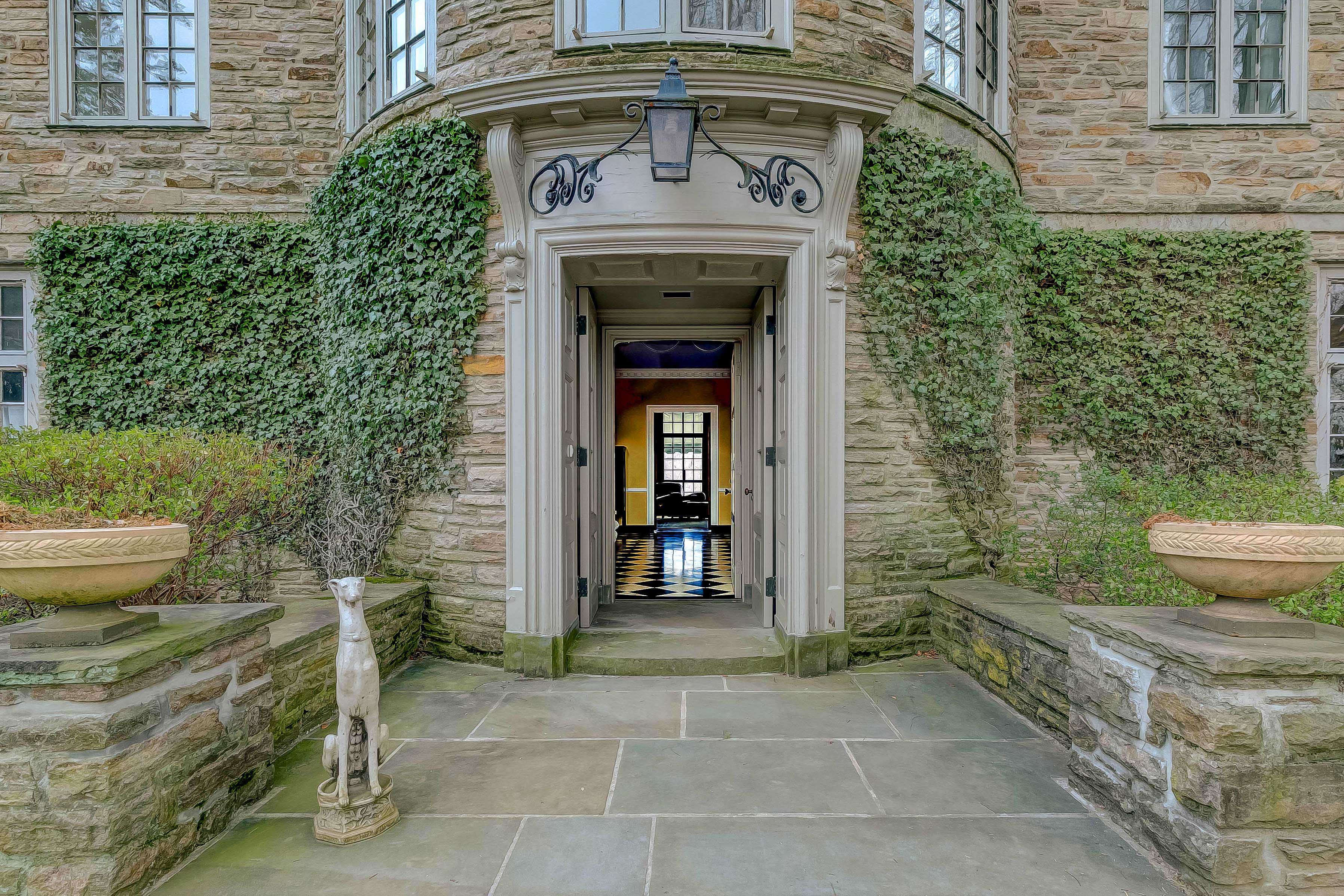 31 Woodbrook Ln, Baltimore, Maryland 21212, 8 Bedrooms Bedrooms, 15 Rooms Rooms,6 BathroomsBathrooms,Residential,Vault Closed,Woodbrook Ln,1010015828